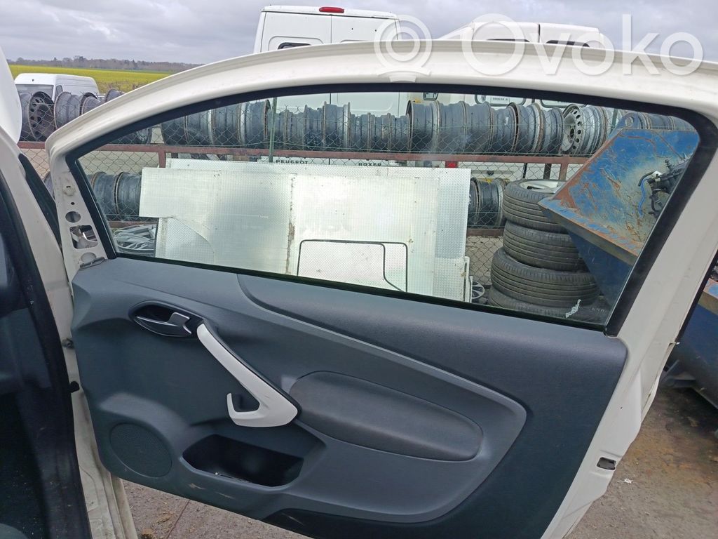 Ford Ka Etuoven ikkunalasi, neliovinen malli 