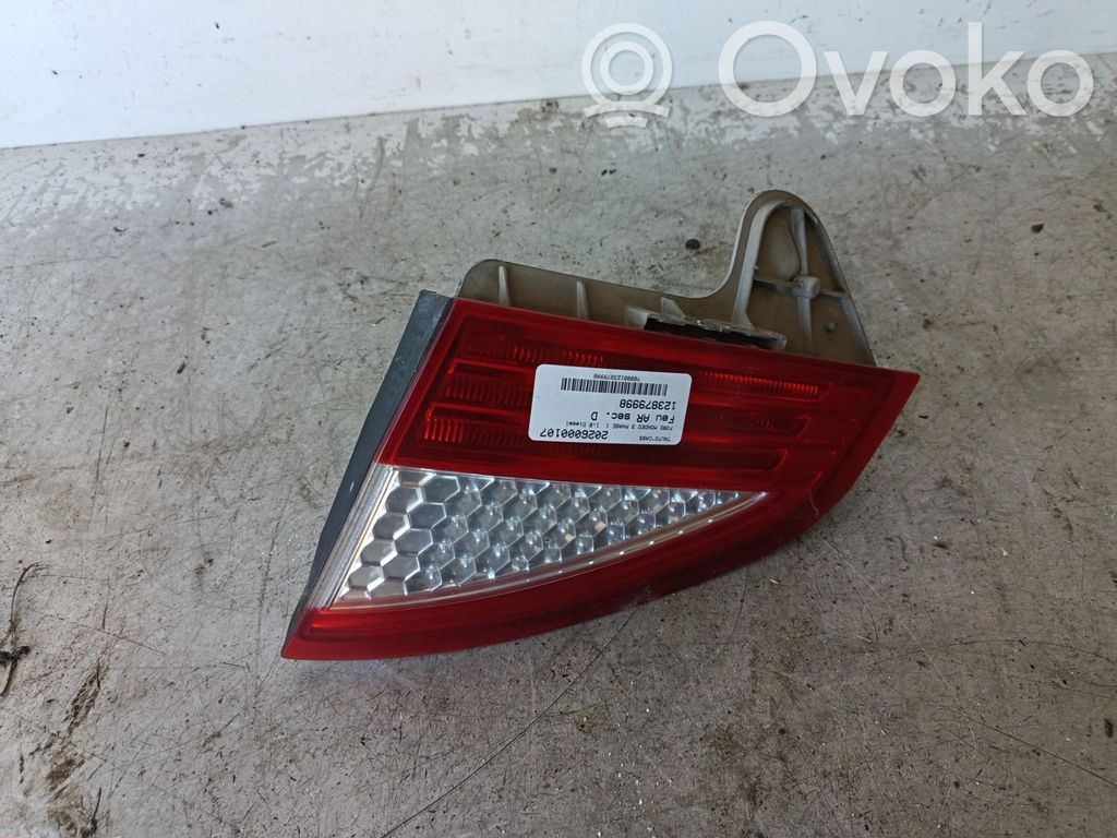 Ford Mondeo MK IV Aizmugurējais lukturis pārsegā 