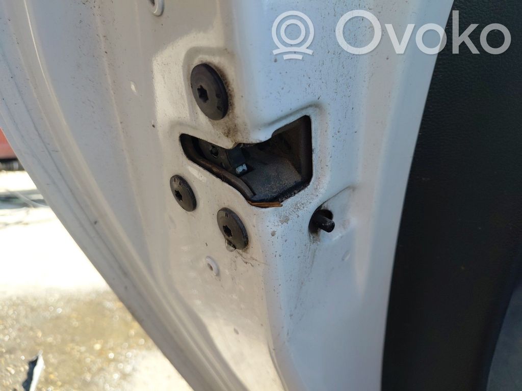 Renault Clio IV Rear door lock 