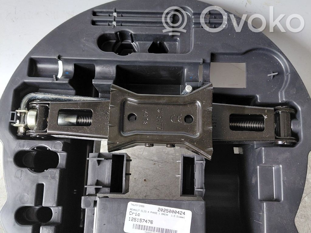 Renault Clio IV Tool set 