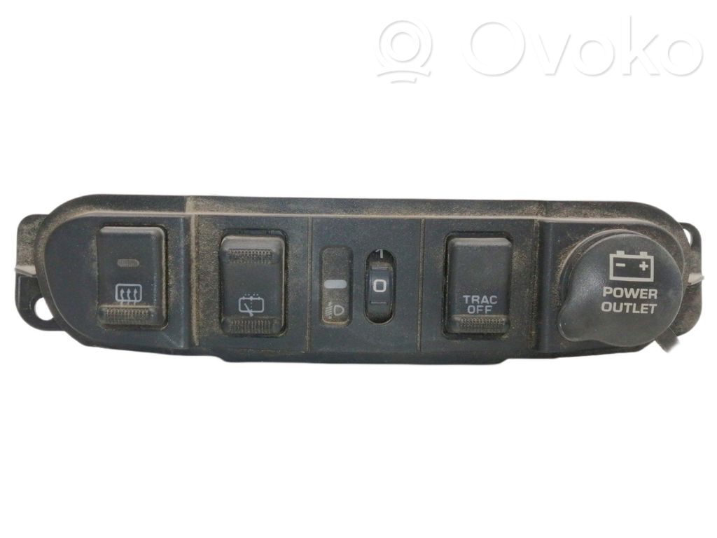 Multifunctional control switch/knob   04671673AA