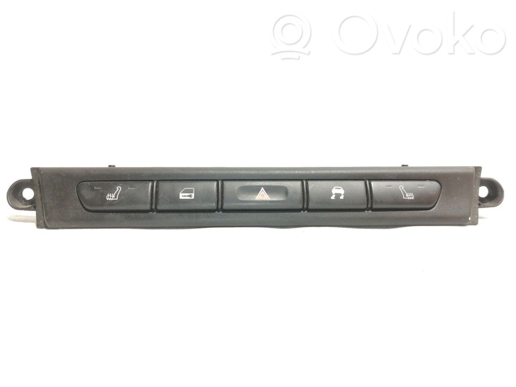 Botón interruptor de luz de peligro   2R8311B650BE