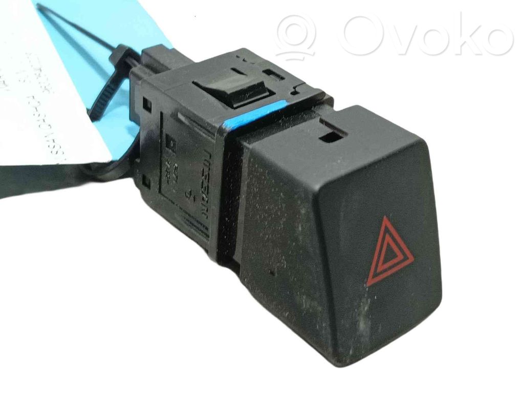Nissan Qashqai Interruttore luci di emergenza