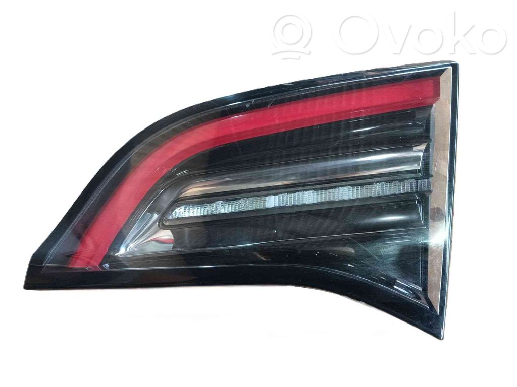 Lampy tylnej klapy bagażnika   01534202