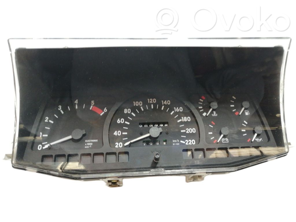 Geschwindigkeitsmesser Cockpit   91144981,81117707