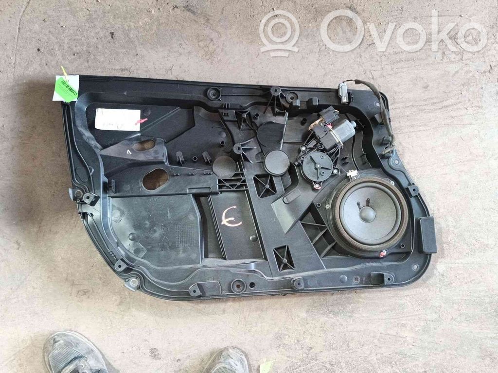 Regulador manual de la ventanilla delantera   1543205,8A6114A389B,8A61A045H17