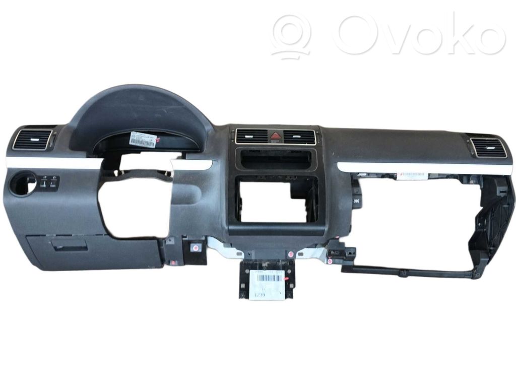 Volkswagen Touran II Deska rozdzielcza 