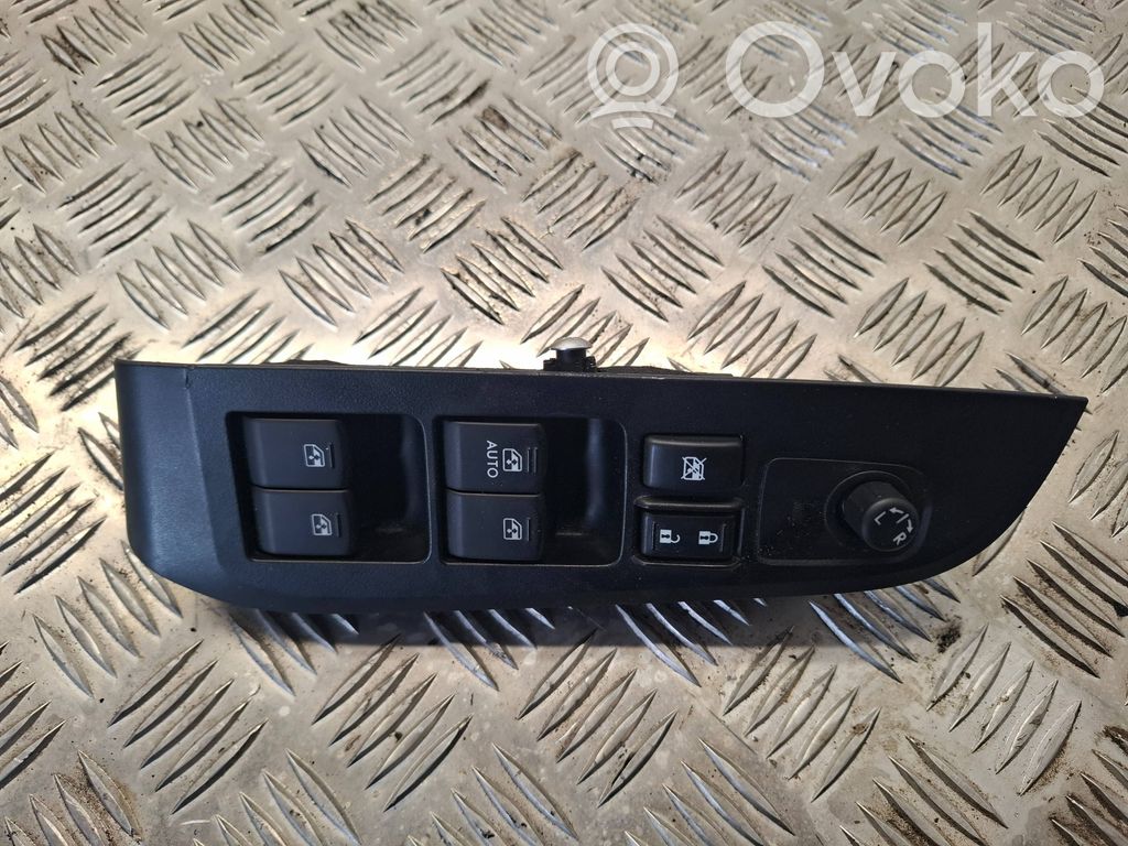 Subaru Legacy Electric window control switch 
