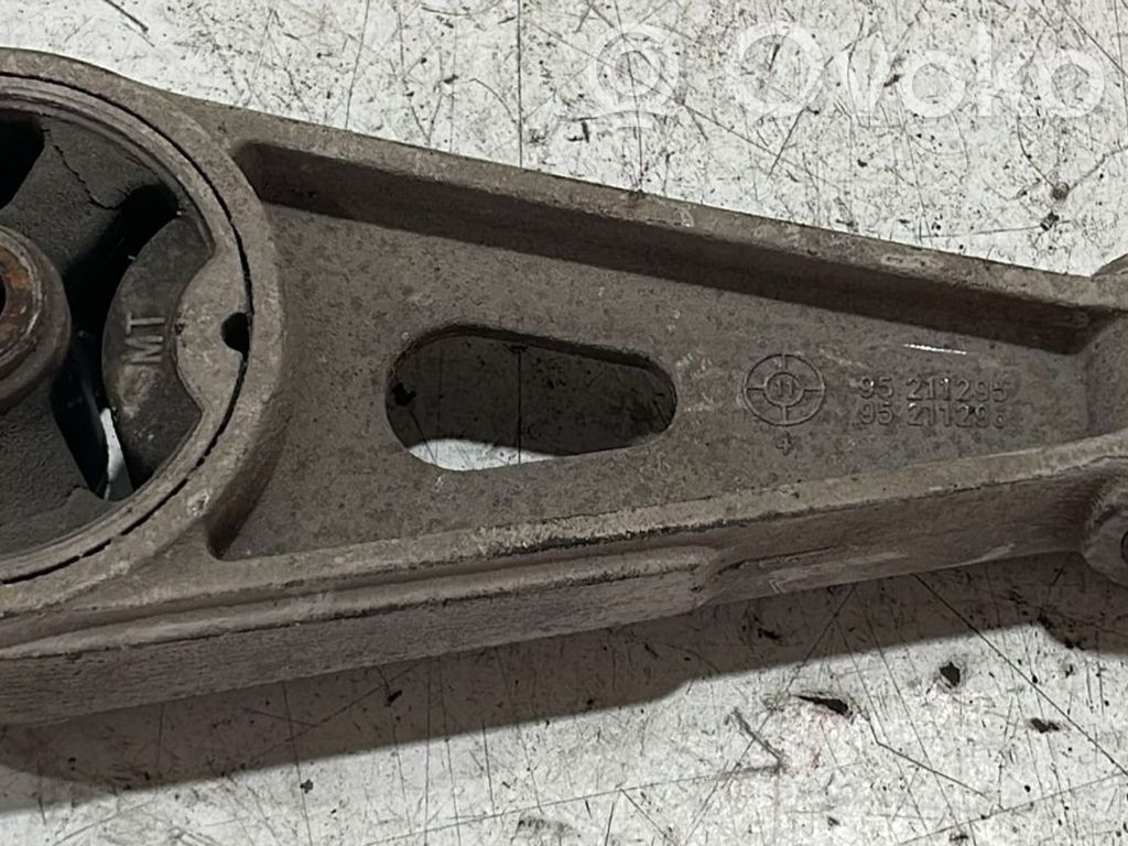 Chevrolet Spark Engine mounting bracket 