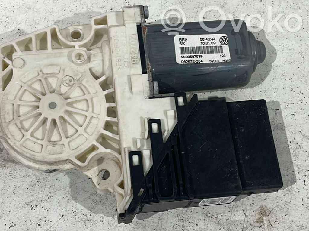 Volkswagen Tiguan Motor macara geam ușă spate 