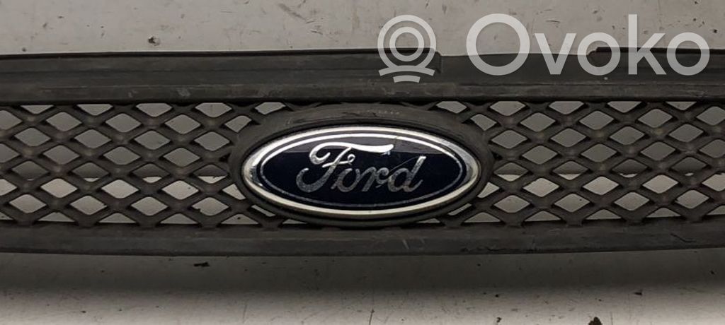 Ford Fiesta Etupuskurin ylempi jäähdytinsäleikkö 
