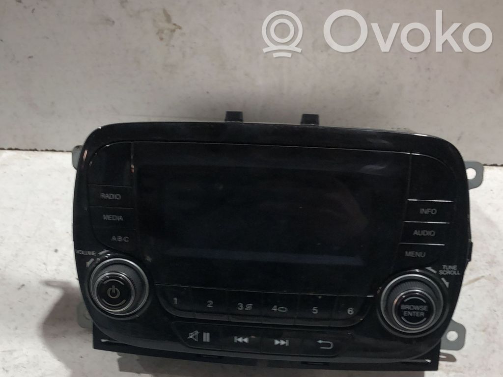 Fiat 500 Panel / Radioodtwarzacz CD/DVD/GPS 