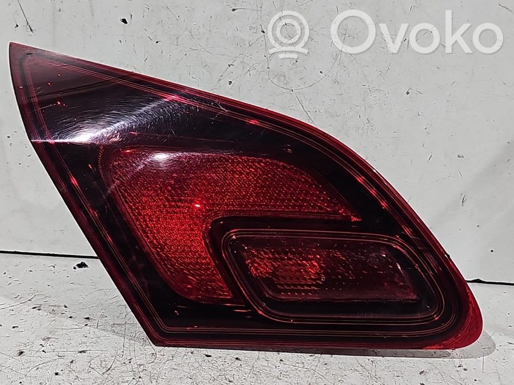 Opel Astra J Feux arrière sur hayon
