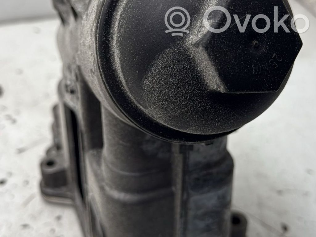 BMW 1 E81 E87 Öljynsuodattimen kannake 