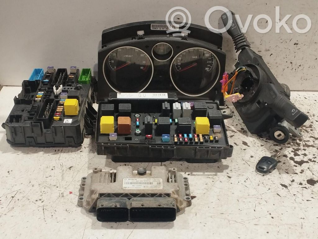 Opel Zafira B Komputer / Sterownik ECU i komplet kluczy 