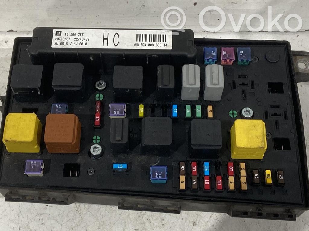 Opel Astra H Módulo de fusible 