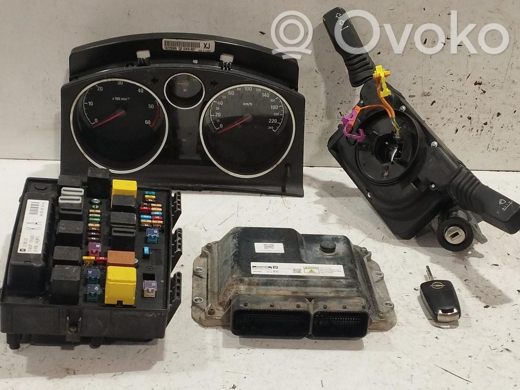 Opel Astra H Engine ECU kit and lock set 