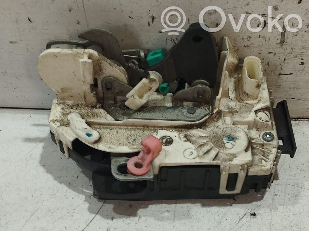 Cerradura de puerta trasera