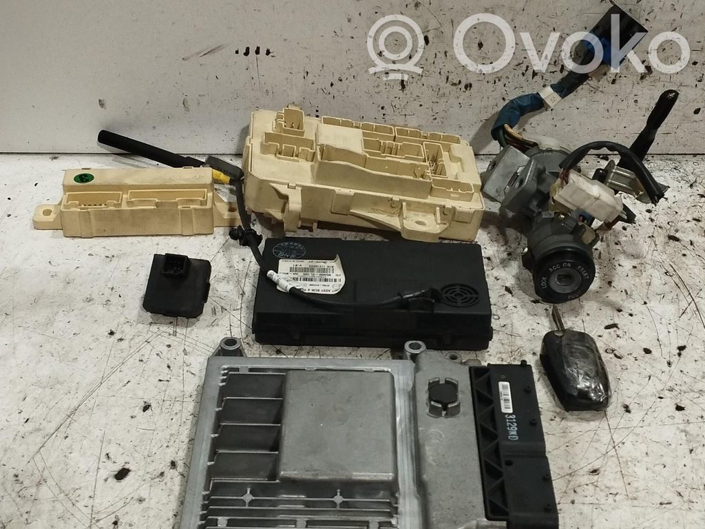 Hyundai i30 Kit cu ECU motor și set închidere uși