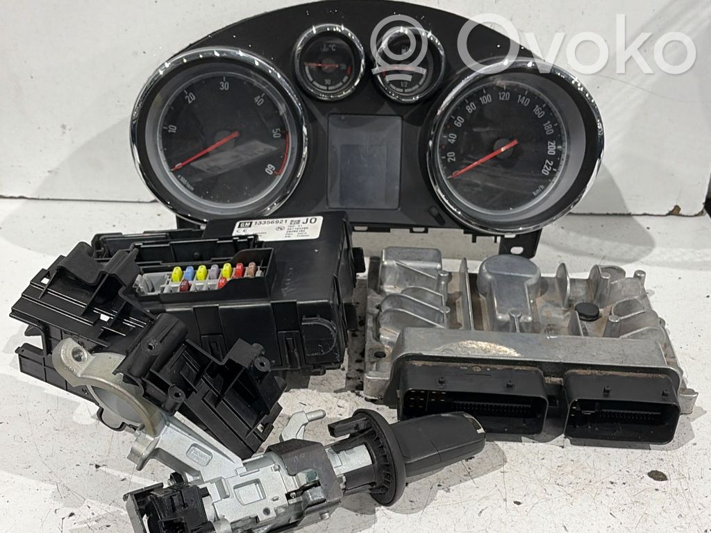 Opel Meriva B Engine ECU kit and lock set 