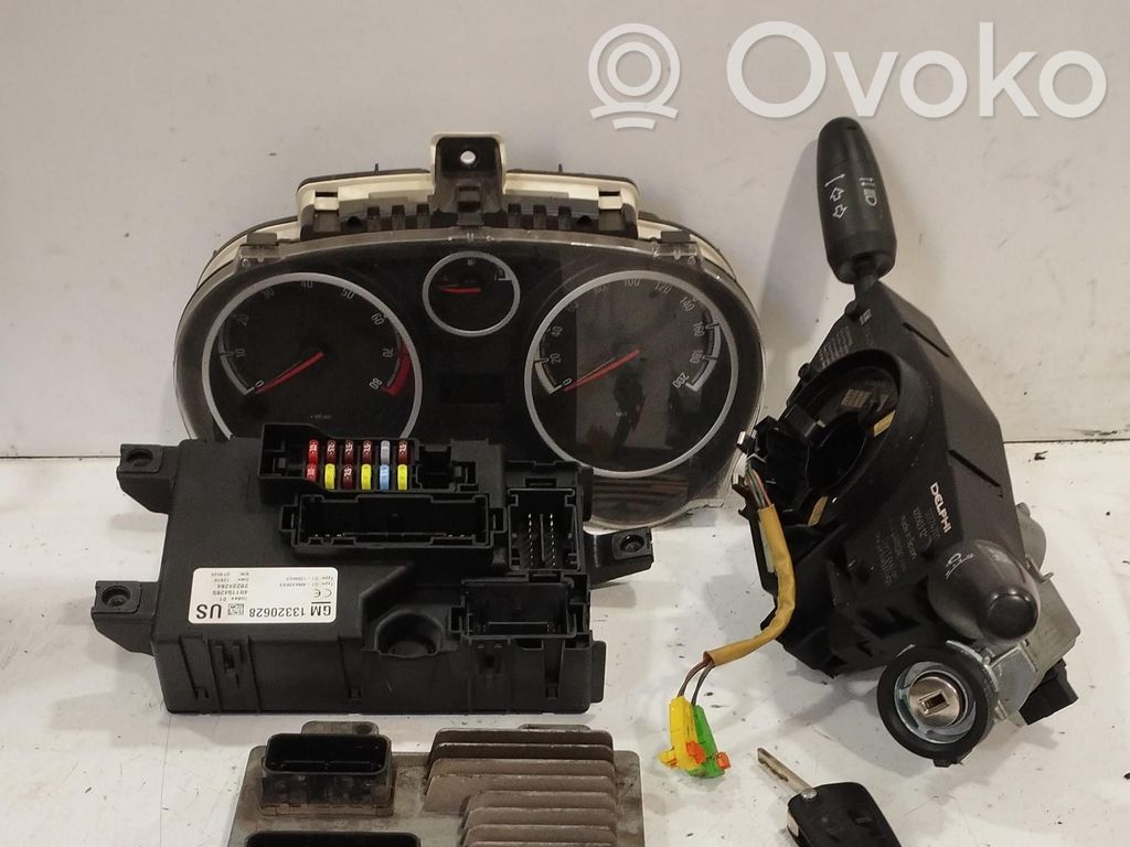 Opel Corsa D Kit cu ECU motor și set închidere uși 