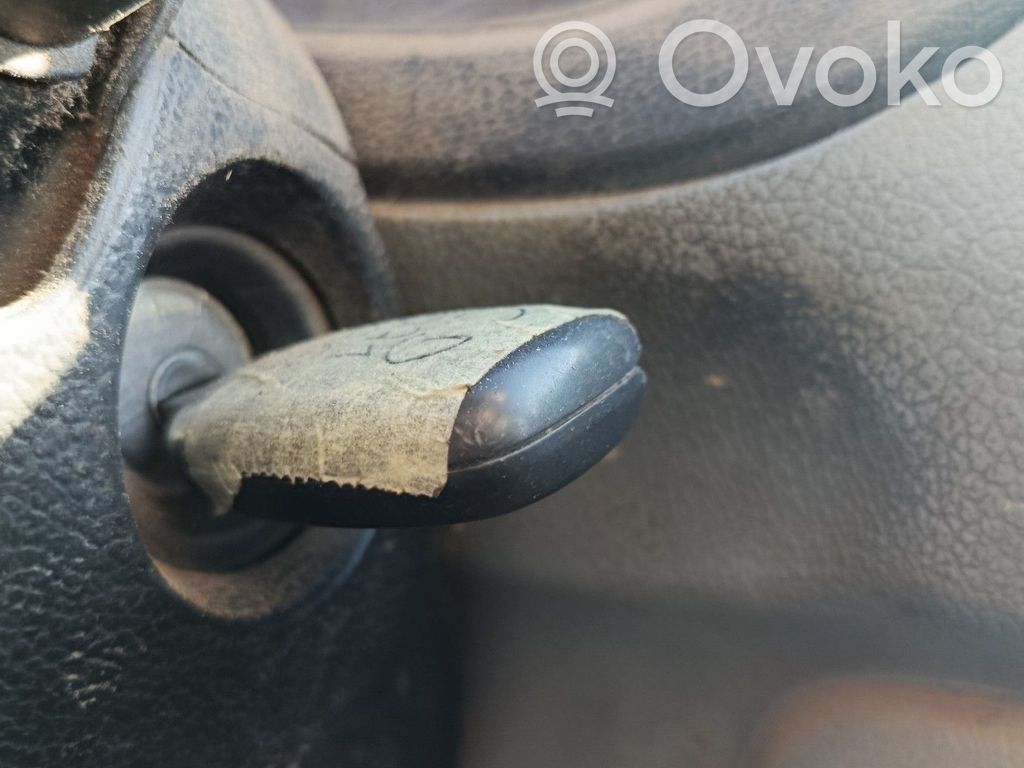 Renault Kangoo I Užvedimo spynelė 