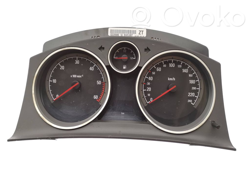 Opel Zafira B Geschwindigkeitsmesser Cockpit 