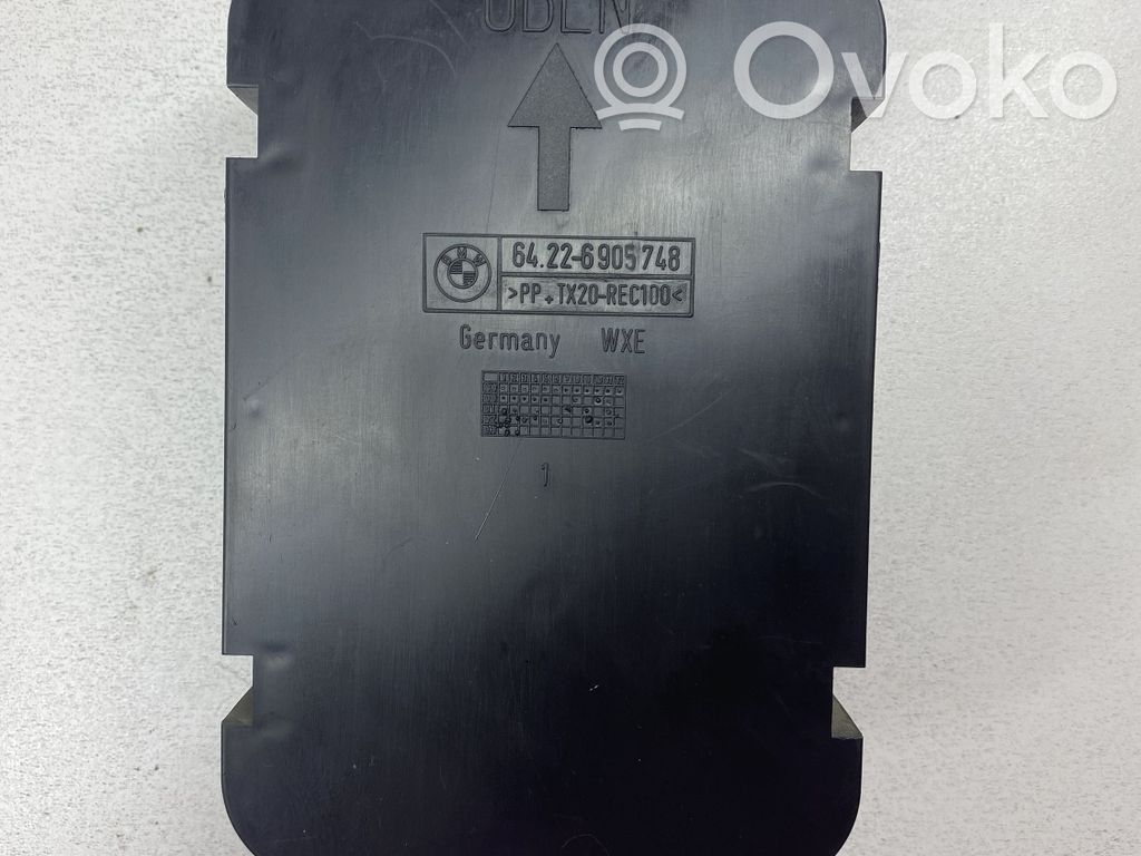Quarter panel pressure vent   64226905748