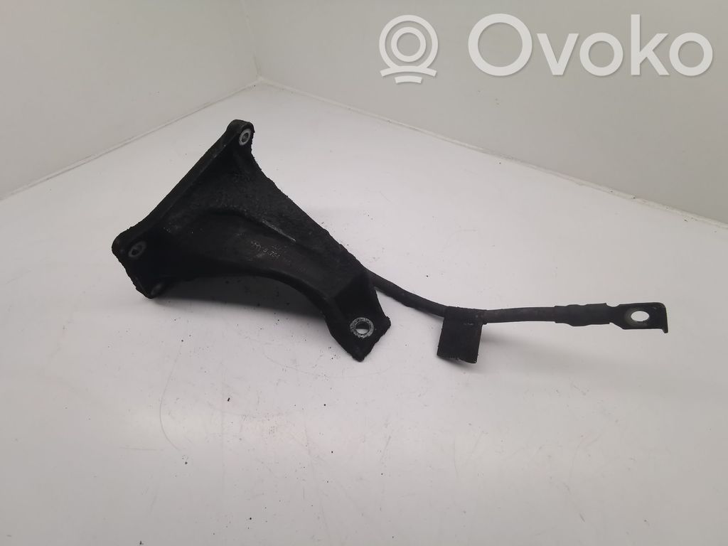 Engine mounting bracket   6754185