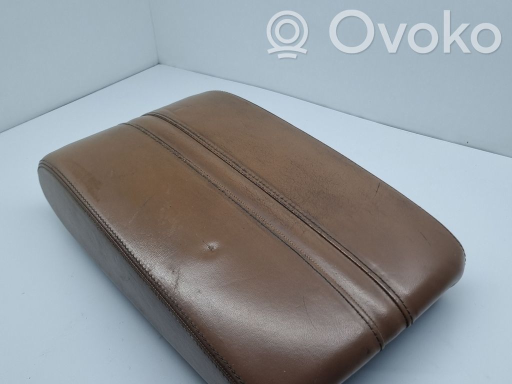 Armrest   1673