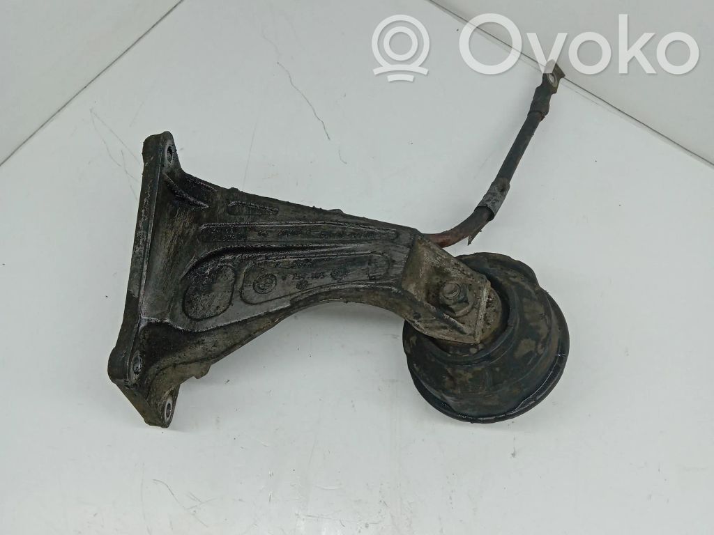 BMW 3 E46 Engine mounting bracket 