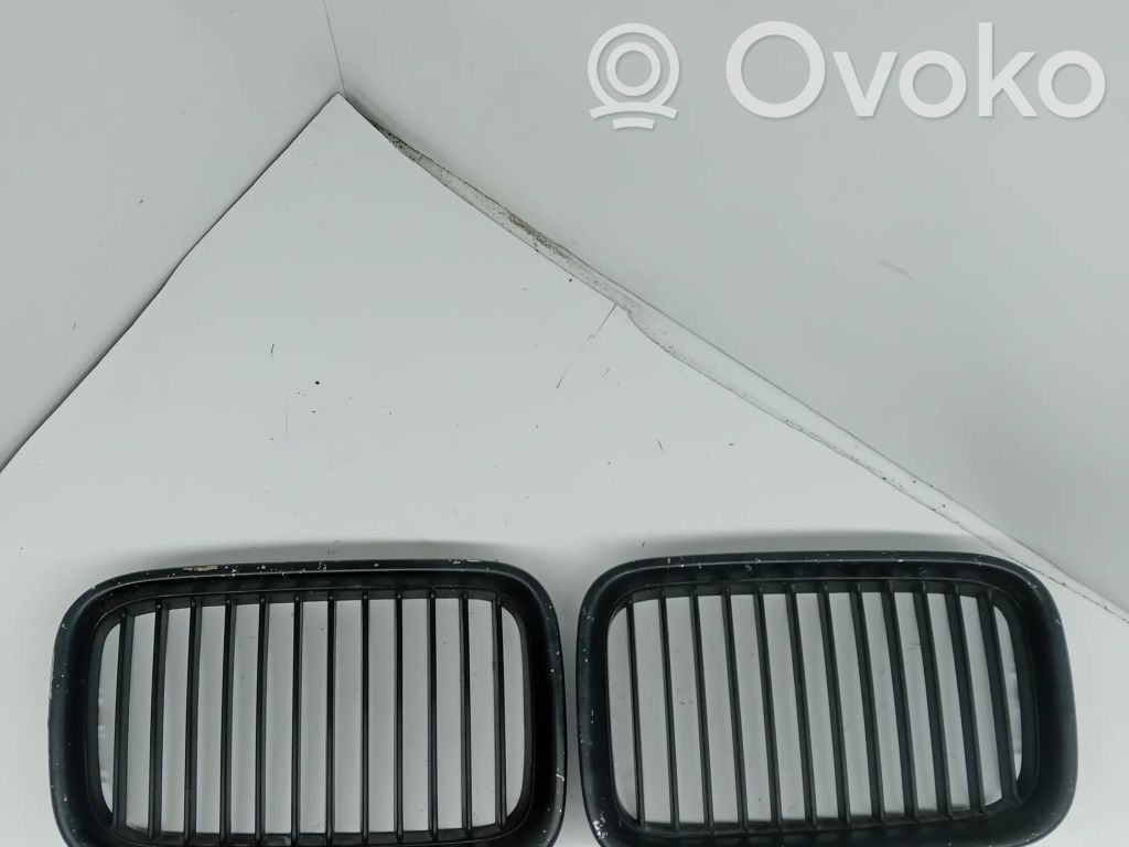 BMW 3 E36 Front bumper upper radiator grill 