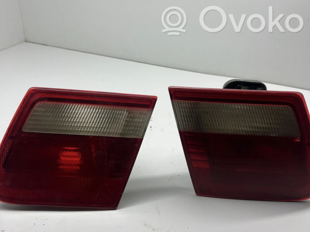 Tailgate rear/tail lights