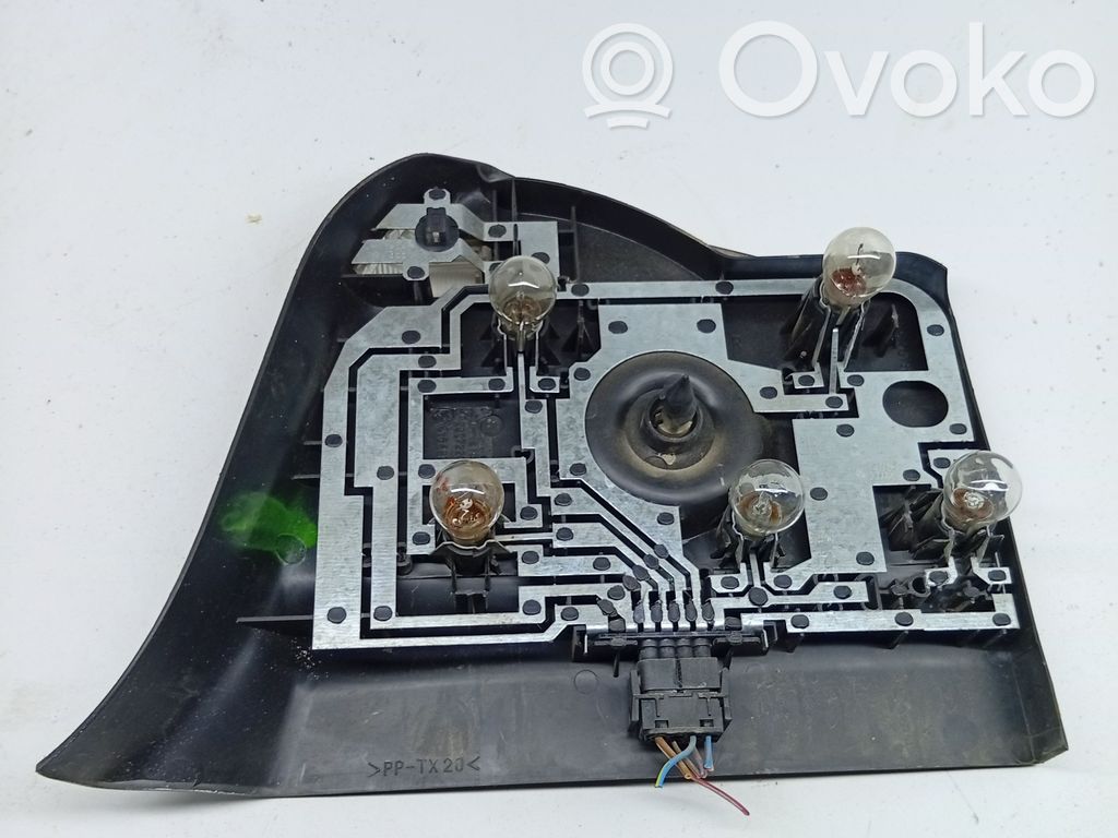 BMW 3 E36 Aizmugures spuldzes vāka turētājs 
