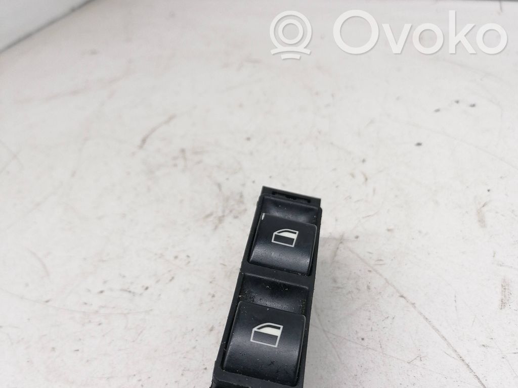 Electric window control switch   8381514