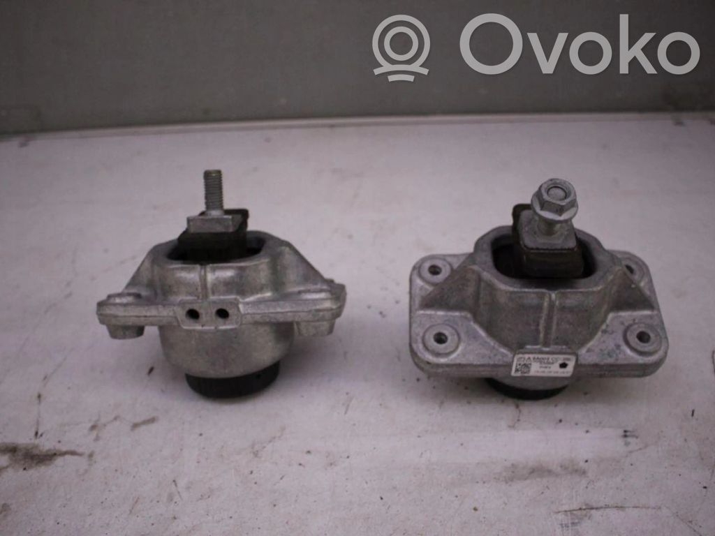 Land Rover Range Rover Sport L494 Engine mount vacuum valve 