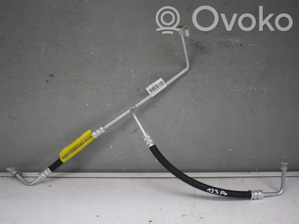 Ilmastointilaitteen putki (A/C)   F740FPCAA