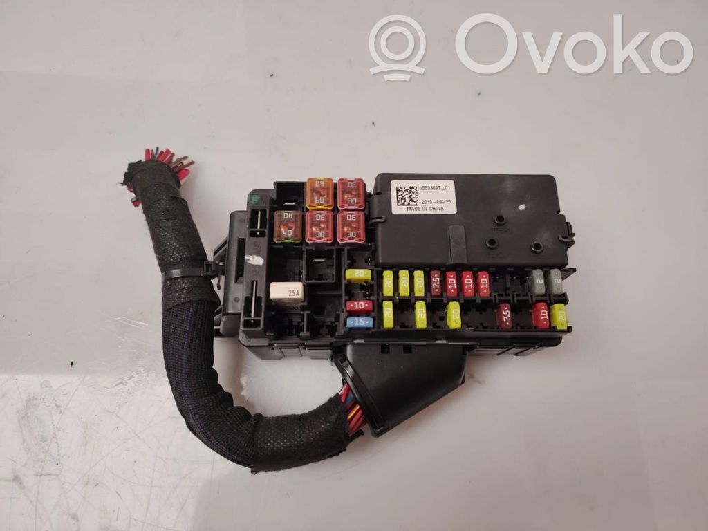 Opel Astra J Módulo de fusible 