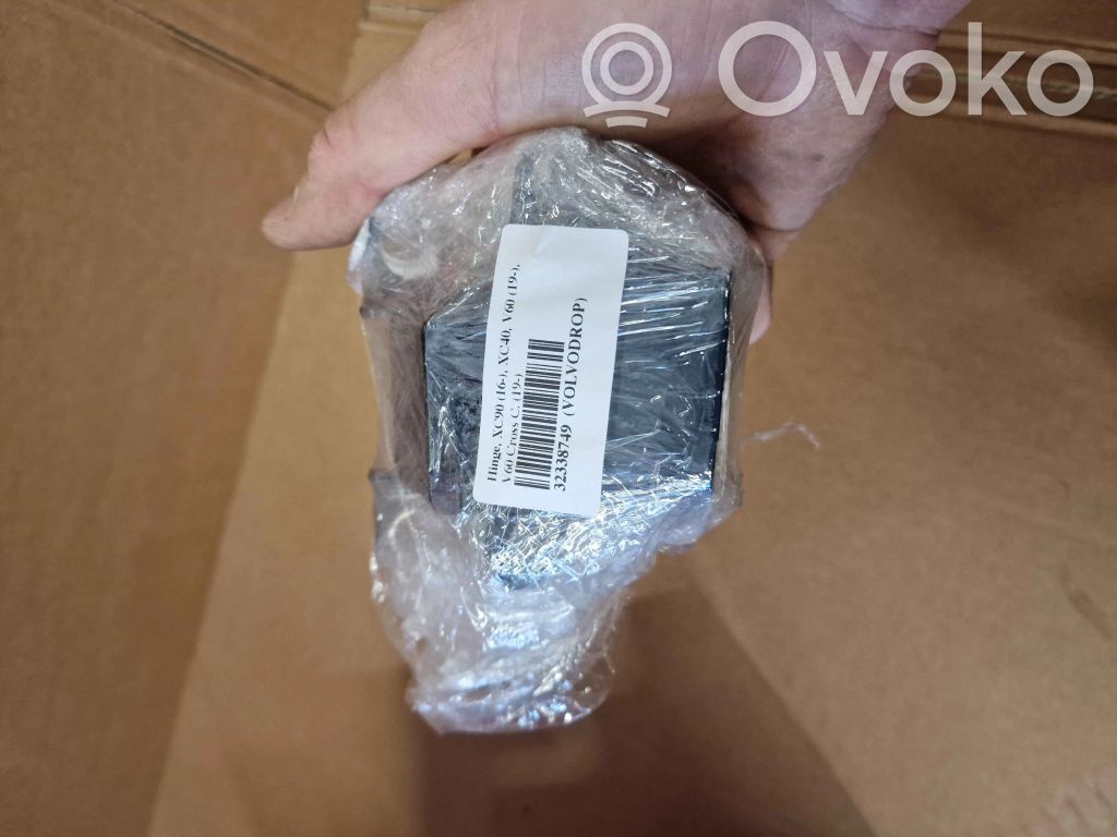 Volvo XC40 Tailgate/trunk/boot hinge 