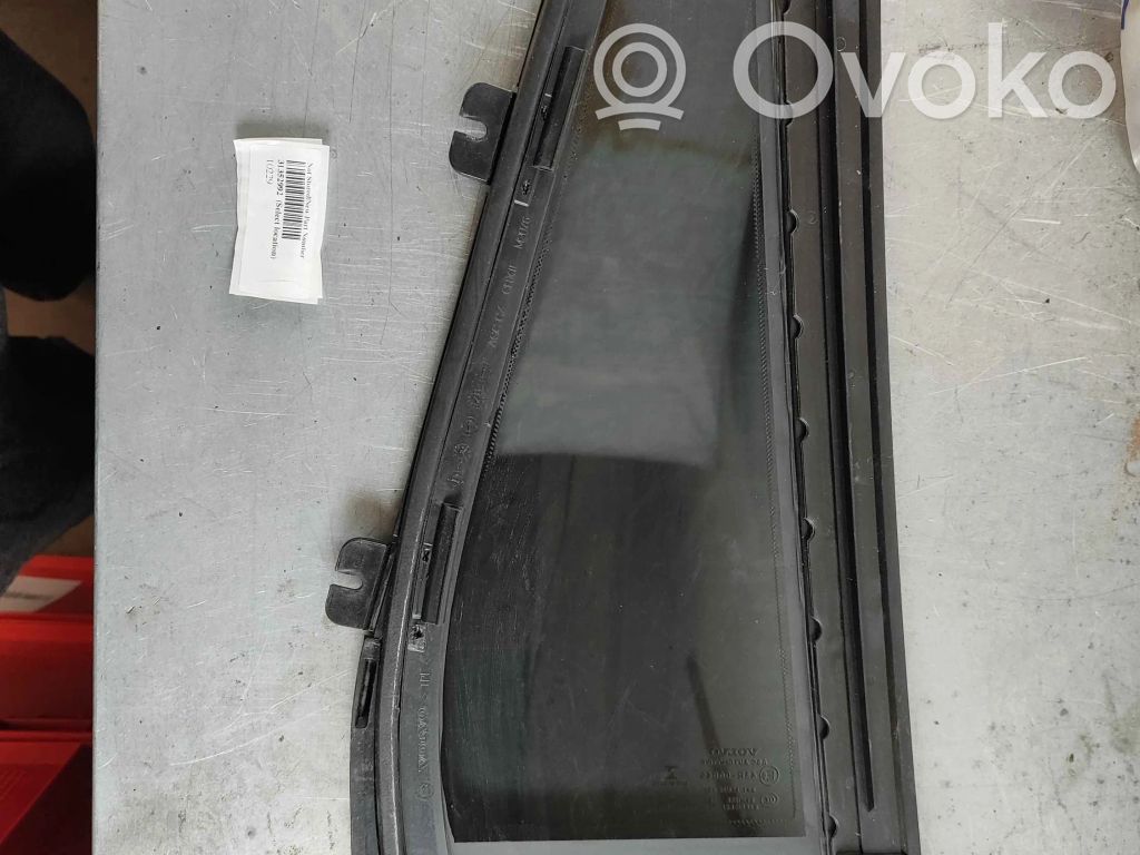 Volvo XC90 Ventanilla de ventilación de la puerta trasera 