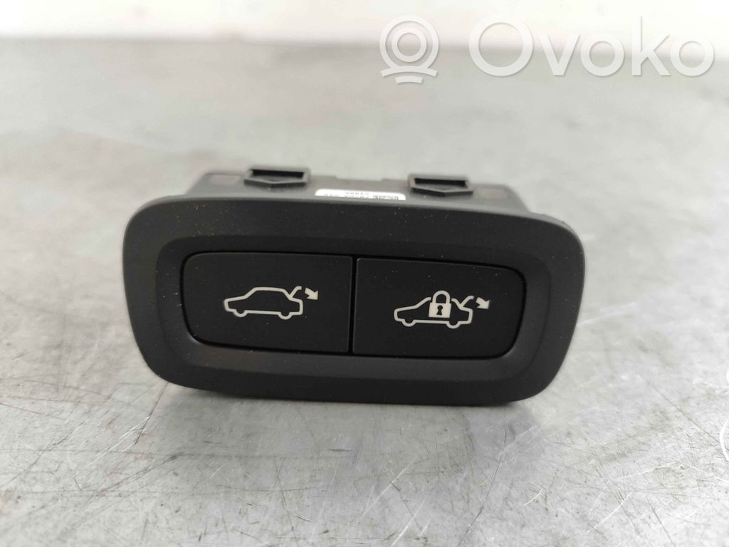 Volvo XC60 Tailgate opening switch 