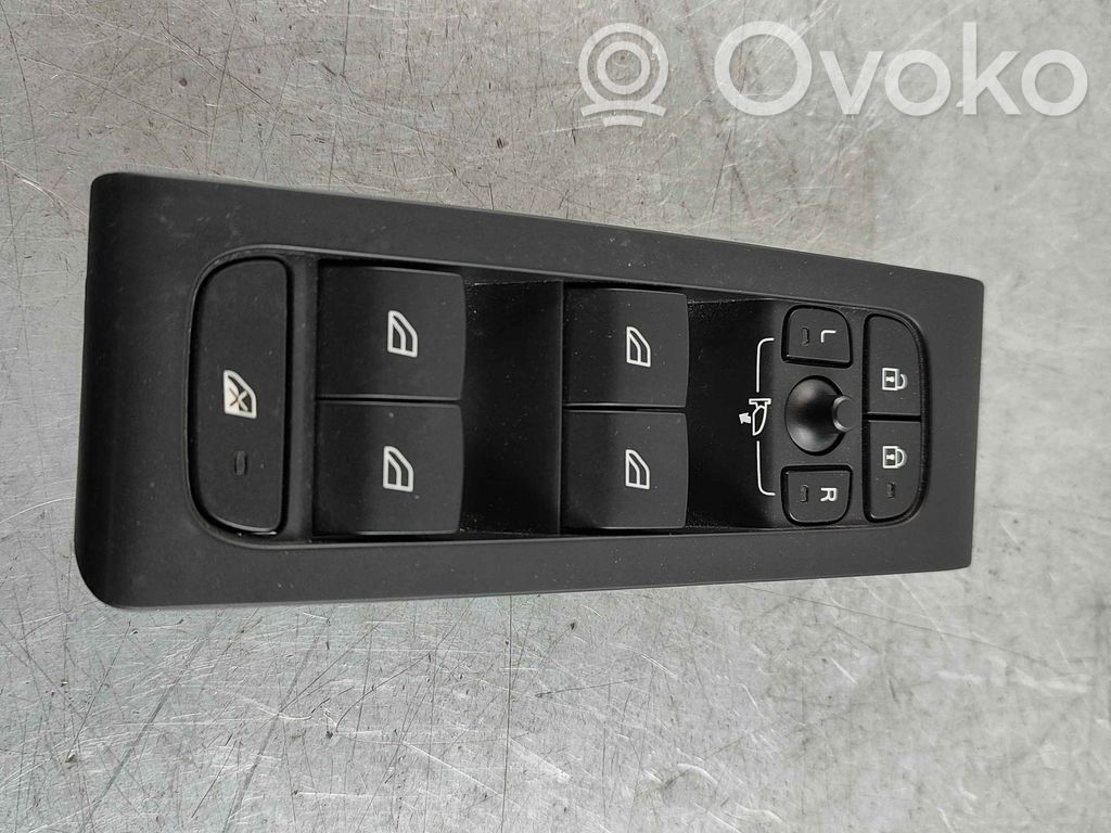 Volvo XC40 Electric window control switch 