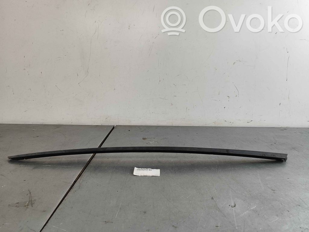 Windshield trim   8W6854328B