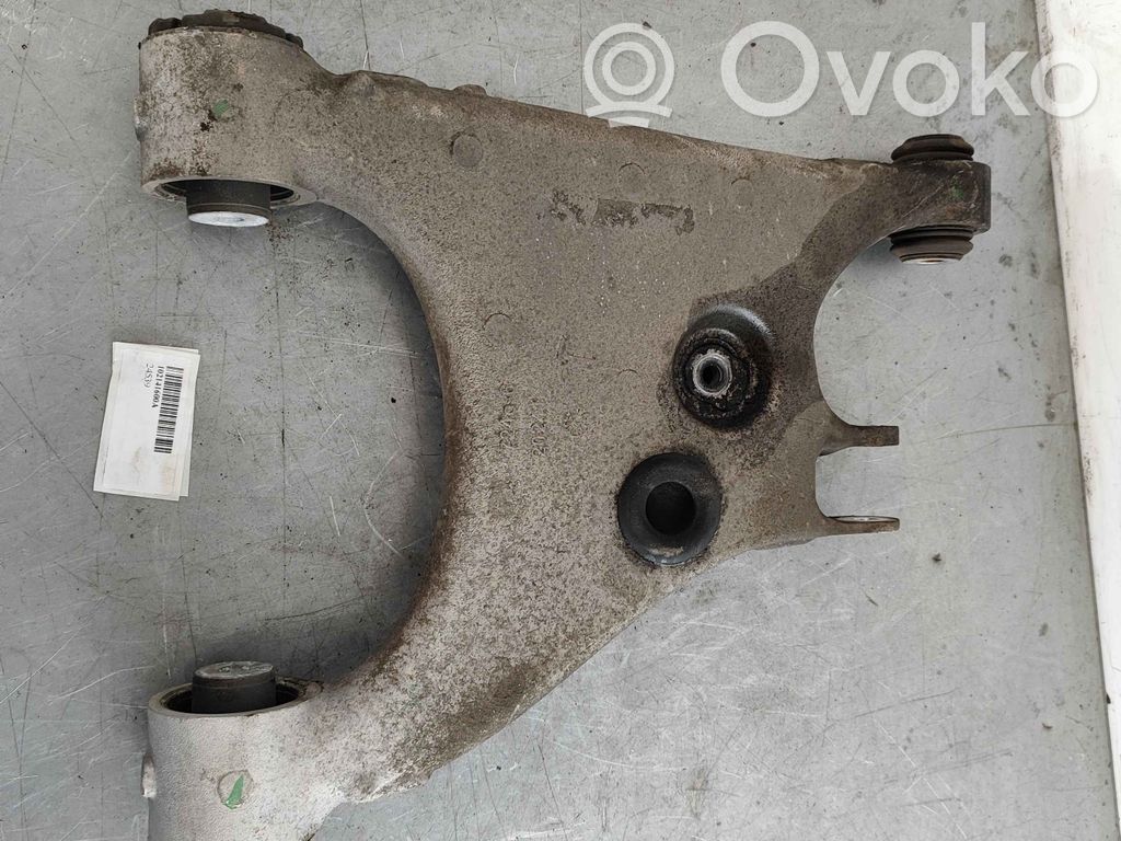 Tesla Model S Plaukti un sviras 
