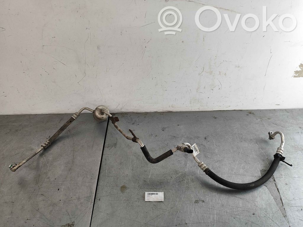 Tesla Model S Ilmastointilaitteen putki (A/C) 