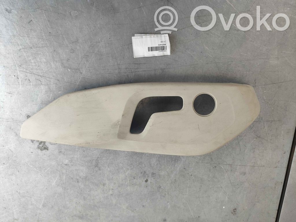 Volvo XC60 Moldura del control de asiento de la puerta delantera 