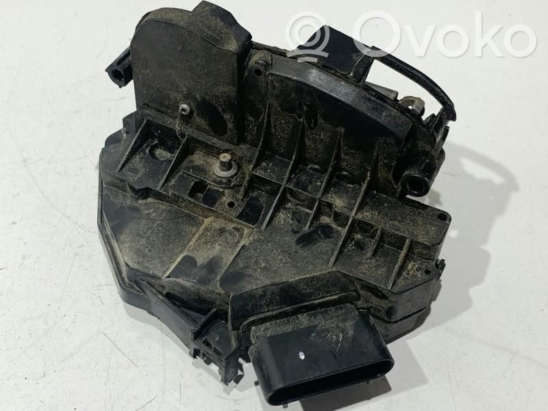 Ford Fiesta Priekšpusē slēdzene 