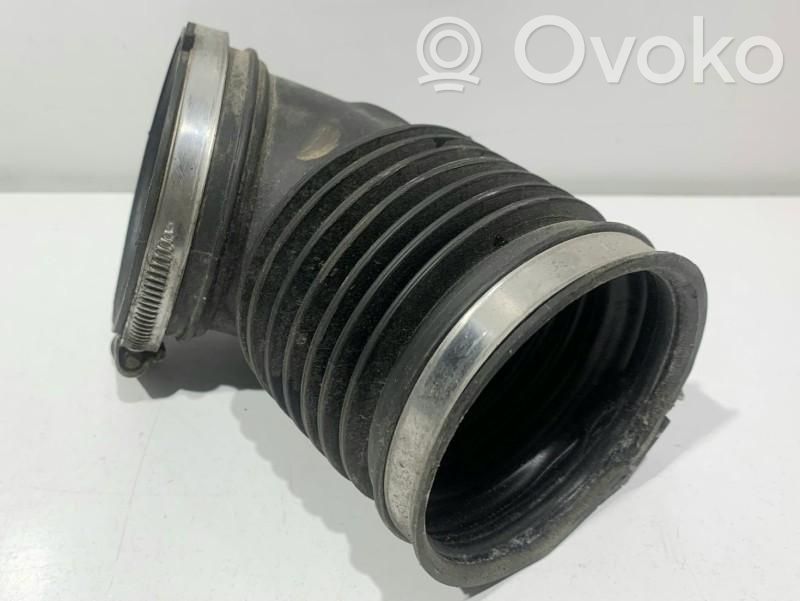 Air intake hose/pipe   7523631