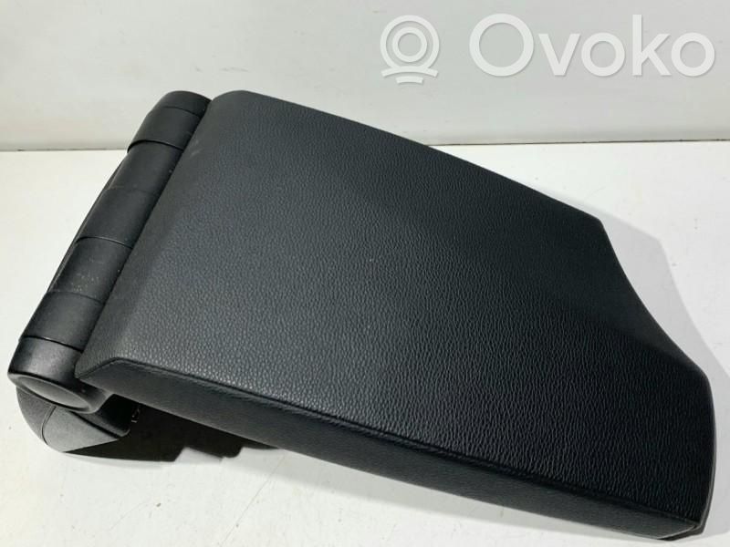 Armrest   9110415