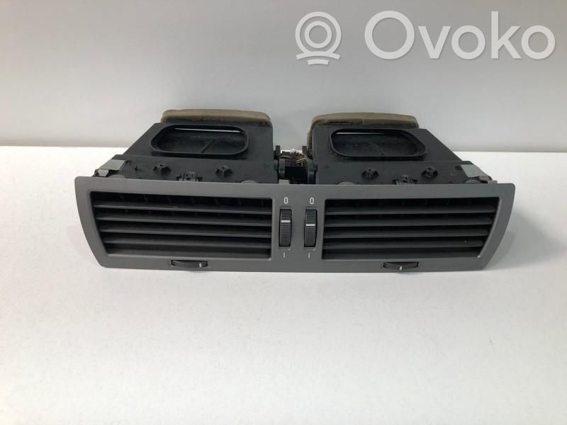 Air vent grill in roof   6911203